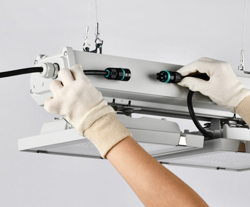 UNIQO – Luminaria industrial de suspensión